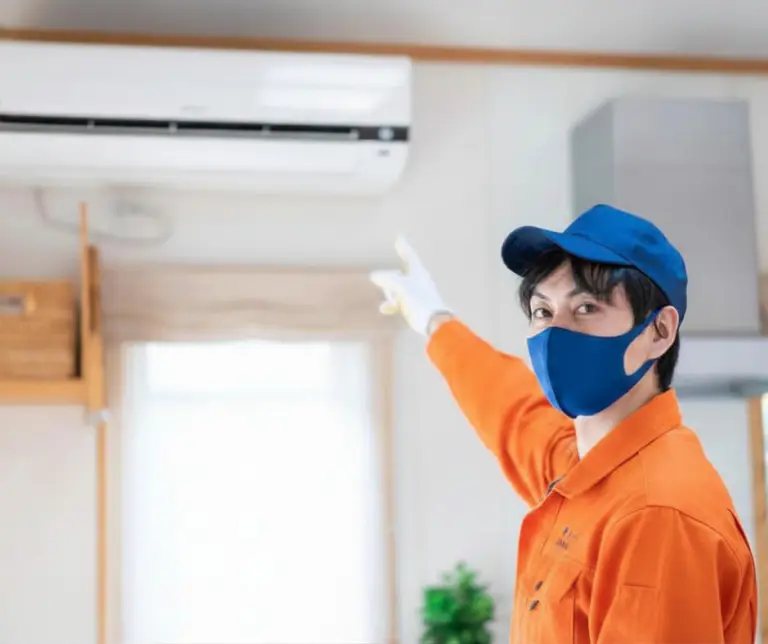 pest control Professional pest control technician in Dubai demonstrating HACCP pest control methods for effective indoor pest management. PIPM